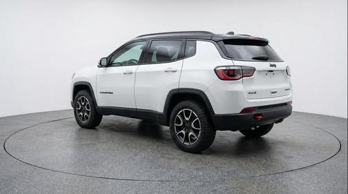 Bright White Clearcoat 2025 Jeep Compass Trailhawk