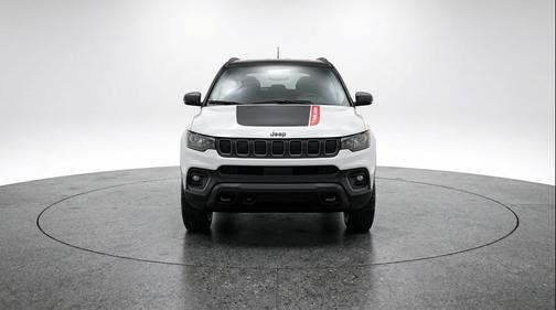 Bright White Clearcoat 2025 Jeep Compass Trailhawk