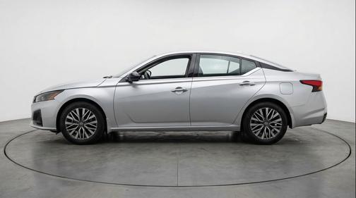 Brilliant Silver Metallic 2025 Nissan Altima SV FWD