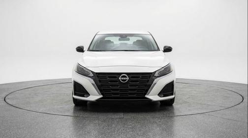 Glacier White 2025 Nissan Altima SV FWD