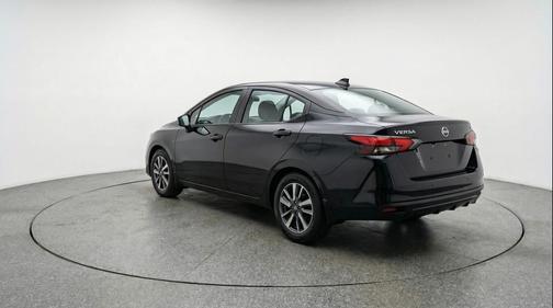 Super Black 2025 Nissan Versa 1.6 SV