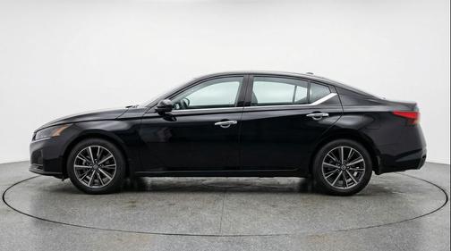 Super Black 2025 Nissan Altima SV FWD