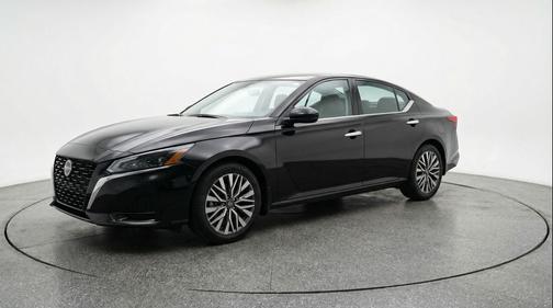 Super Black 2025 Nissan Altima SV FWD