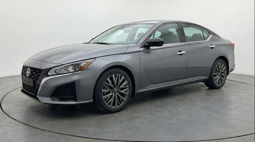 Gun Metallic 2025 Nissan Altima SV FWD
