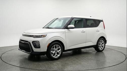 Snow White Pearl 2025 Kia Soul LX