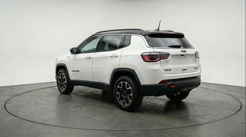 Bright White Clearcoat 2025 Jeep Compass Trailhawk
