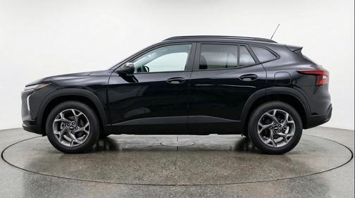 Mosaic Black Metallic 2025 Chevrolet Trax LT