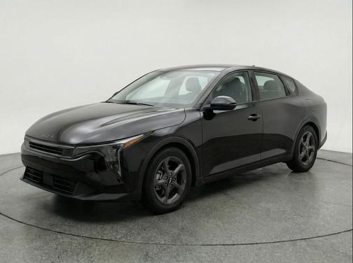 Aurora Black Pearl 2025 Kia K4 LXS