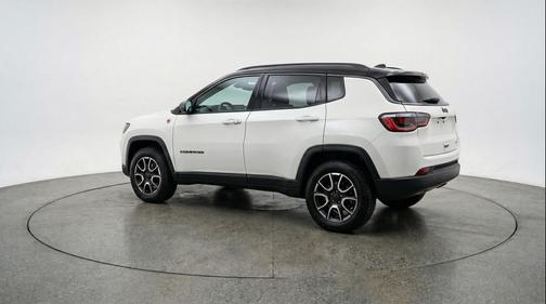 Bright White Clearcoat 2025 Jeep Compass Trailhawk