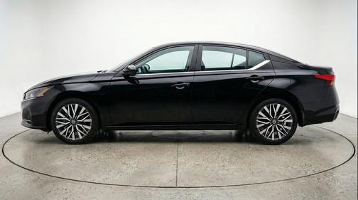 Super Black 2025 Nissan Altima SV FWD