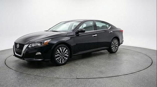 Super Black 2025 Nissan Altima SV FWD