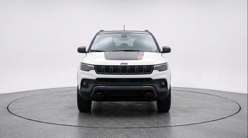 Bright White Clearcoat 2025 Jeep Compass Trailhawk
