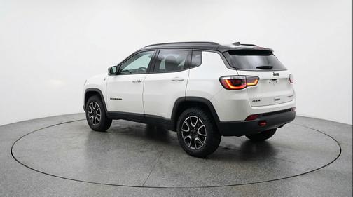 Bright White Clearcoat 2025 Jeep Compass Trailhawk