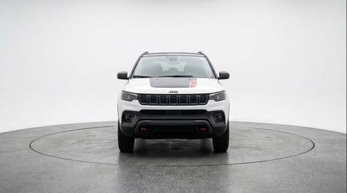 Bright White Clearcoat 2025 Jeep Compass Trailhawk