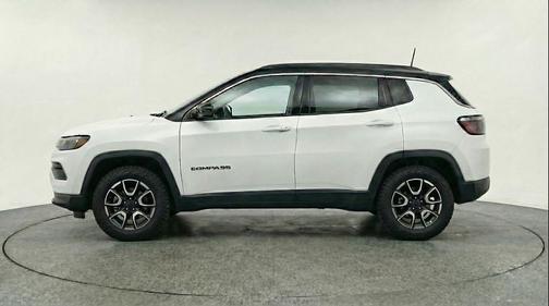 Bright White Clearcoat 2025 Jeep Compass Trailhawk