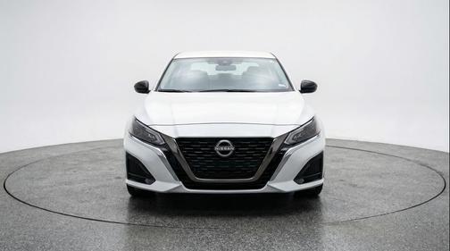Glacier White 2025 Nissan Altima SV FWD