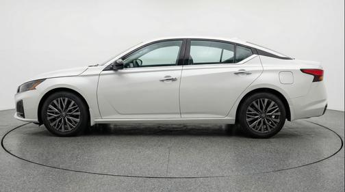 Glacier White 2025 Nissan Altima SV FWD
