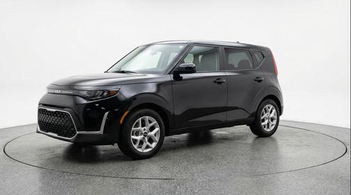 Fusion Black 2025 Kia Soul LX