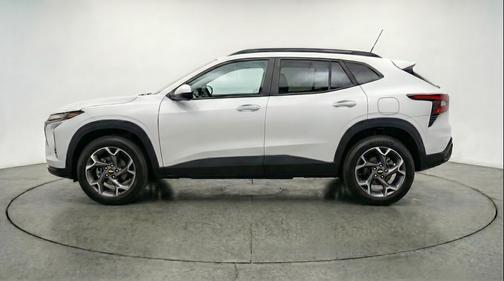 Summit White 2025 Chevrolet Trax LT