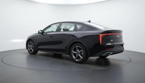 Aurora Black Pearl 2025 Kia K4 LXS