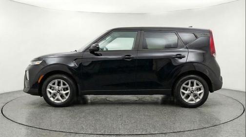 Fusion Black 2025 Kia Soul LX