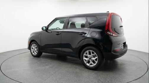 Fusion Black 2025 Kia Soul LX