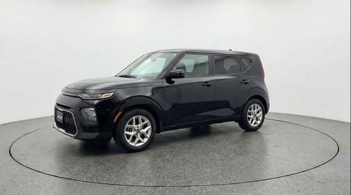 Fusion Black 2025 Kia Soul LX