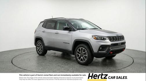 Silver Zynith Metallic Clearcoat 2025 Jeep Compass Trailhawk