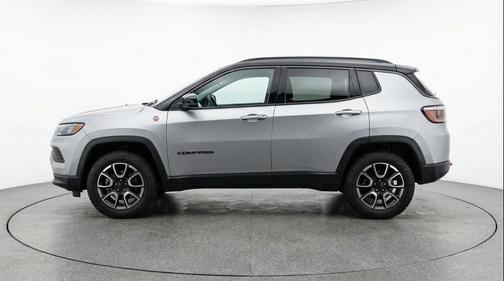 Silver Zynith Metallic Clearcoat 2025 Jeep Compass Trailhawk
