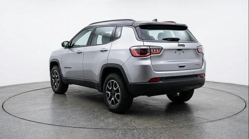 Silver Zynith Metallic Clearcoat 2025 Jeep Compass Trailhawk