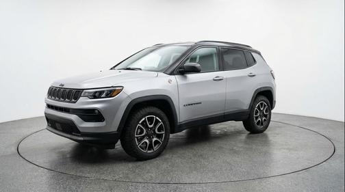 Silver Zynith Metallic Clearcoat 2025 Jeep Compass Trailhawk