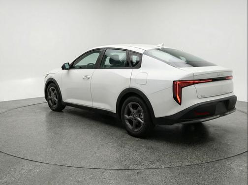 Snow White Pearl 2025 Kia K4 LXS