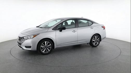 Gun Metallic 2025 Nissan Versa 1.6 SV