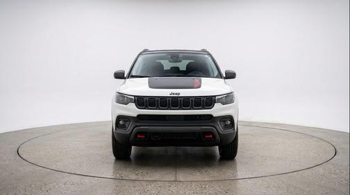 Bright White Clearcoat 2025 Jeep Compass Trailhawk