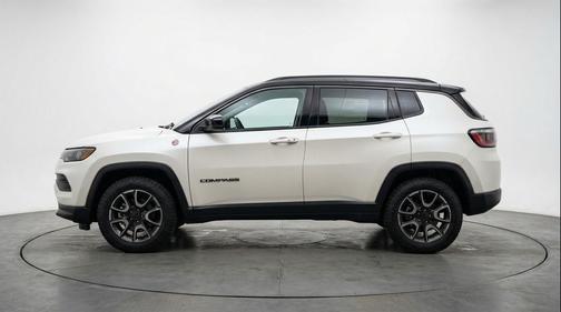 Bright White Clearcoat 2025 Jeep Compass Trailhawk