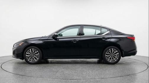 Super Black 2025 Nissan Altima SV FWD