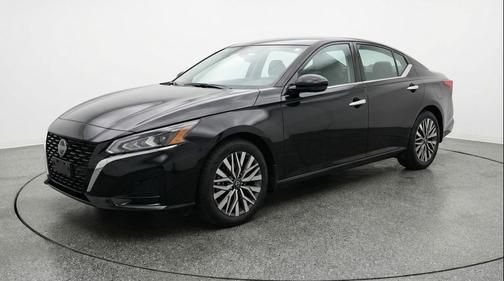 Super Black 2025 Nissan Altima SV FWD