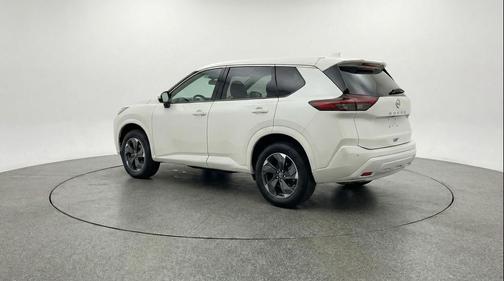 Everest White Pearl Tricoat 2025 Nissan Rogue SV