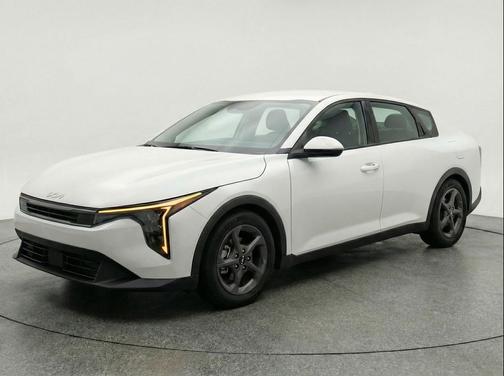 Snow White Pearl 2025 Kia K4 LXS