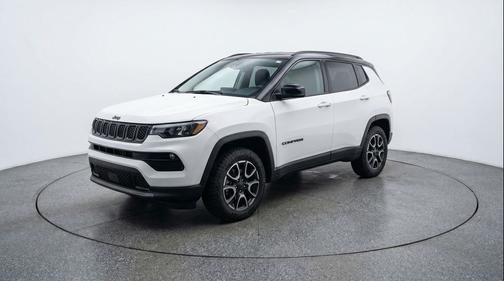 Bright White Clearcoat 2025 Jeep Compass Trailhawk