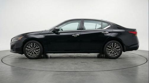 Super Black 2025 Nissan Altima SV FWD