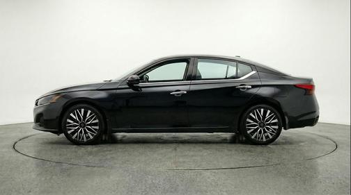 Super Black 2025 Nissan Altima SV FWD
