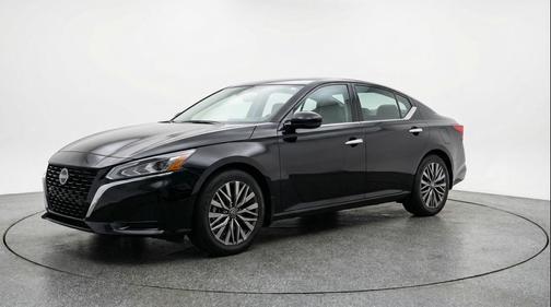 Super Black 2025 Nissan Altima SV FWD