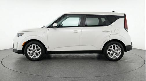 Snow White Pearl 2025 Kia Soul LX