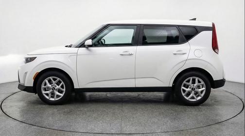 Snow White Pearl 2025 Kia Soul LX