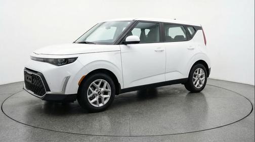 Snow White Pearl 2025 Kia Soul LX