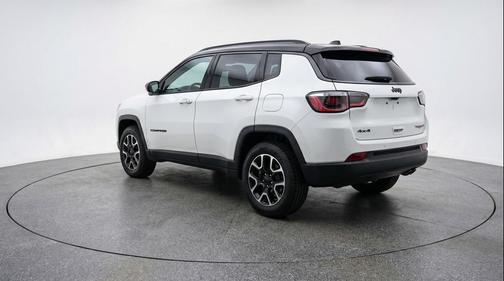 Bright White Clearcoat 2025 Jeep Compass Trailhawk