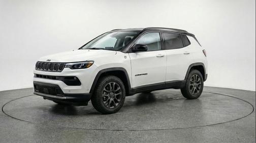 Bright White Clearcoat 2025 Jeep Compass Trailhawk
