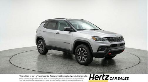 Silver Zynith Metallic Clearcoat 2025 Jeep Compass Trailhawk