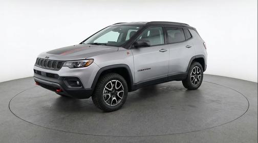 Silver Zynith Metallic Clearcoat 2025 Jeep Compass Trailhawk